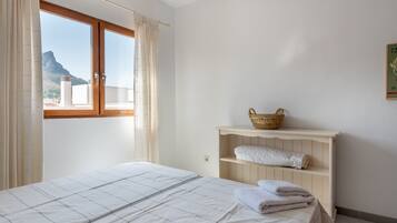 2 slaapkamers, een strijkplank/strijkijzer, gratis wifi, beddengoed