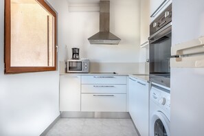 Frigorífic, microones, forn i placa de cuina 