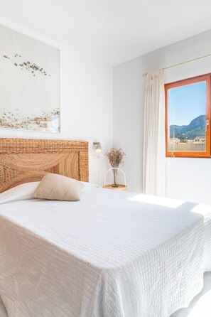 2 bedrooms, iron/ironing board, free WiFi, bed sheets - Apartment 'Miramar' with Sea and Mountain View, Private Terrace and Wi-Fi (Artà)