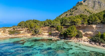 Apartment 'Miramar' with Sea and Mountain View, Private Terrace and Wi-Fi