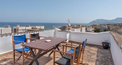 Apartment 'Miramar' with Sea and Mountain View, Private Terrace and Wi-Fi