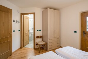 3 chambres, fer et planche à repasser, Wi-Fi gratuit, draps fournis
