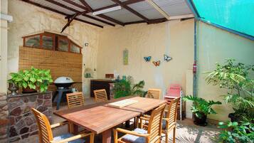 3 Bedroom Underground Home (Di's Place) | Terrace/patio
