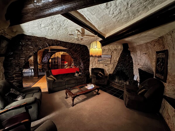 Talo, 3 makuuhuonetta (Di's Place) | Oleskelualue | LED-televisio, Netflix, DVD-soitin, leluja