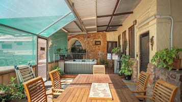 Maison, 2 chambres (Dinky Di's Dugout) | Terrasse/Patio