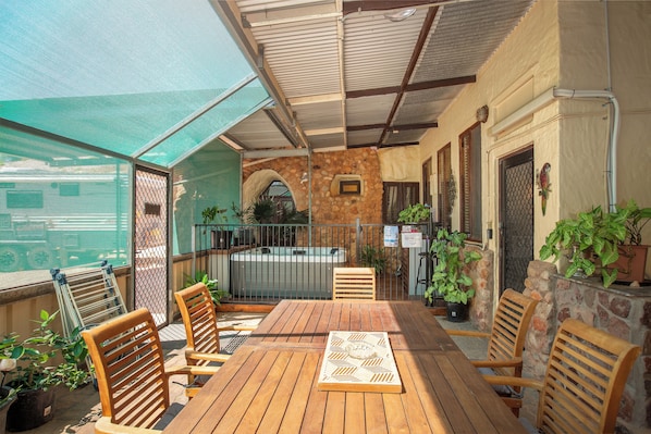 Maison, 2 chambres (Dinky Di's Dugout) | Terrasse/patio