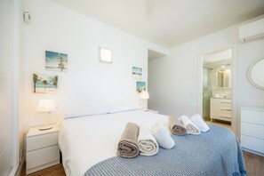3 bedrooms, iron/ironing board, free WiFi, bed sheets - Holiday Apartment Ana Playasol next to the Beach with Sea View (Puerto Alcudia)