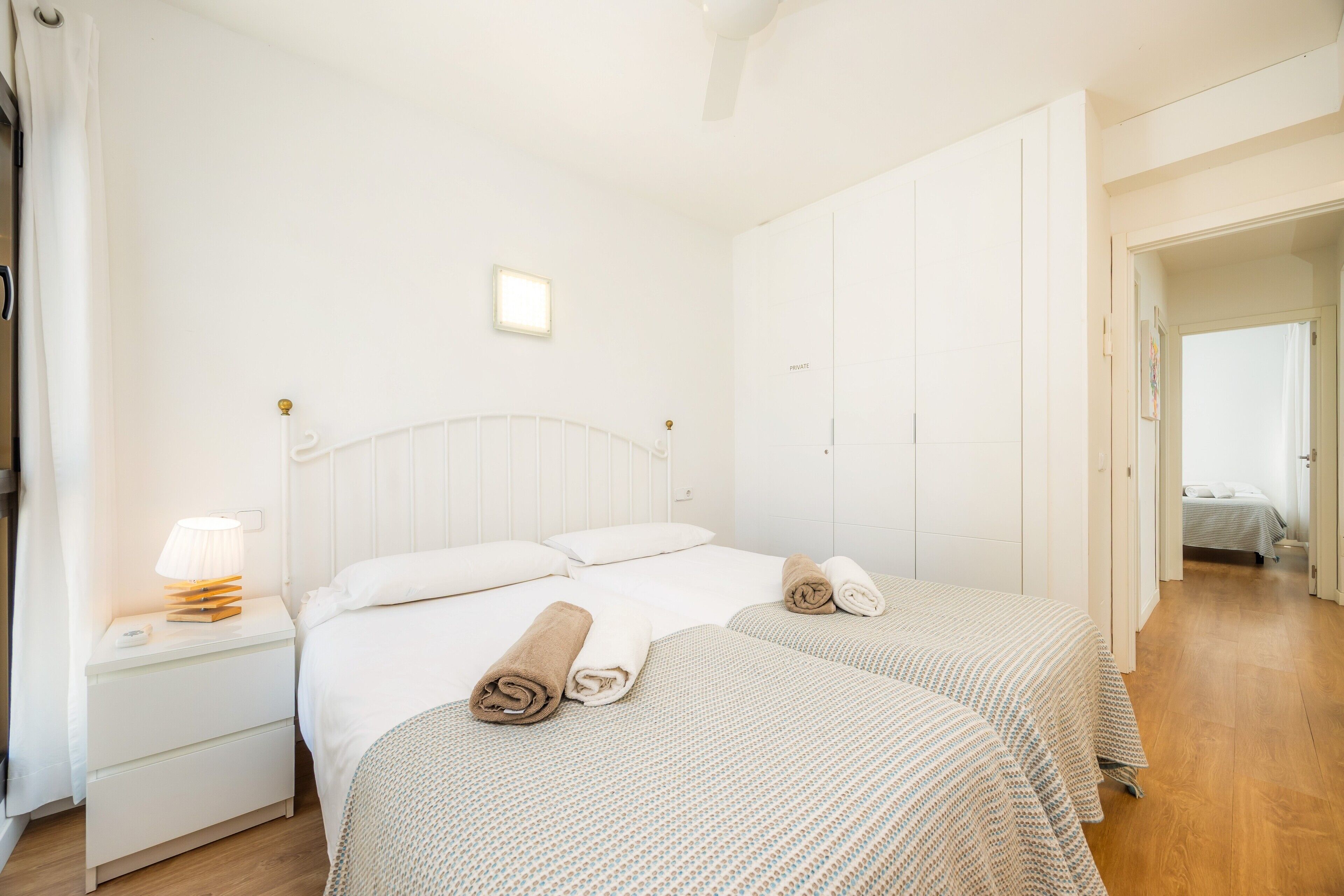 3 dormitorios, tabla de planchar con plancha, wifi gratis y ropa de cama