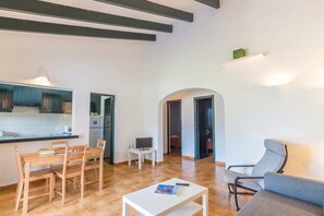 TV - Beautiful Holiday Home in Residential Complex with Pool, Wi-Fi, Terrace and Lawn (Binisafua)