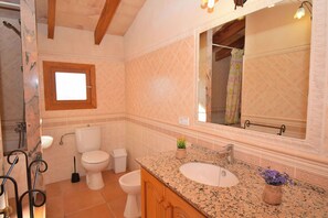 Bathtub, hair dryer, towels