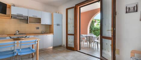 Fridge, stovetop, cookware/dishes/utensils