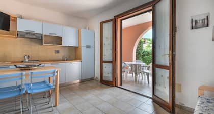 Apartment '3B' with Private Terrace and Air Conditioning