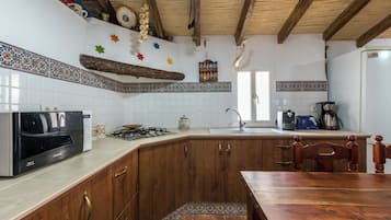 KĂŒhlschrank, Mikrowelle, Ofen, Herdplatte