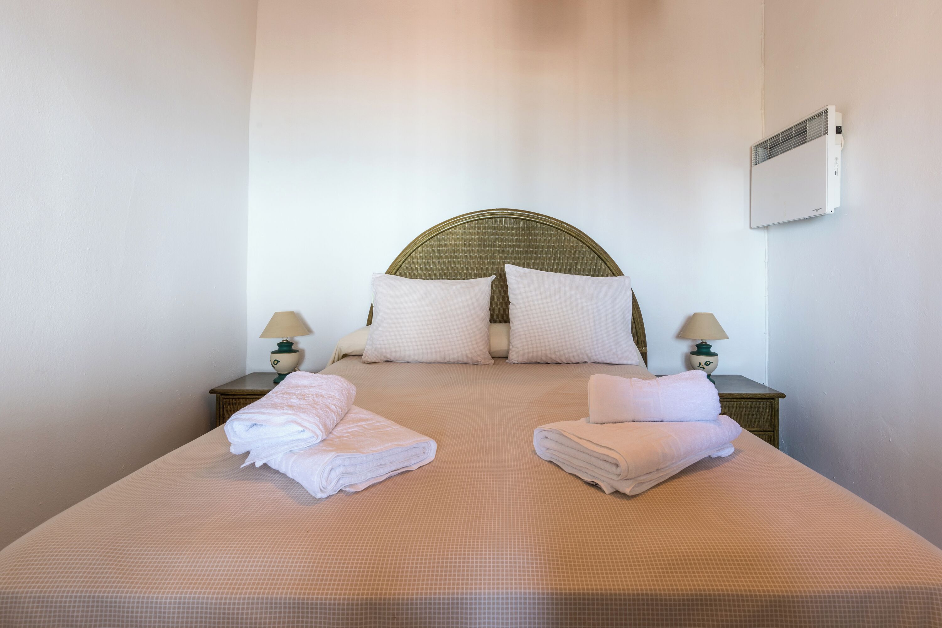 3 slaapkamers, een strijkplank/strijkijzer, gratis wifi, beddengoed