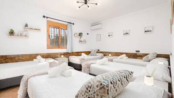 3 Schlafzimmer, BĂŒgeleisen/BĂŒgelbrett, kostenloses WLAN, BettwĂ€sche