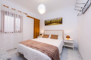 3 bedrooms, iron/ironing board, free WiFi, bed sheets