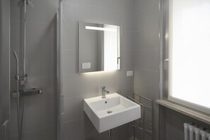 Bruser, hårtørrer, håndklæder