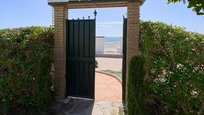 A gated entrance with a sign reading 'Stella Maris Comunidad Privada.' - Bright Apartment Estela Maris with Direct Beach Access (Nerja)