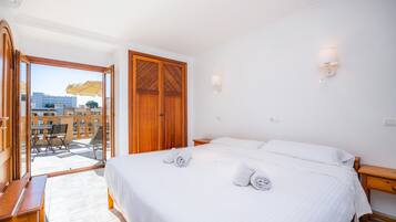 3 chambres, fer et planche Ă repasser, draps fournis