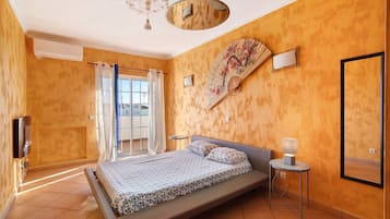 4 bedrooms, iron/ironing board, free WiFi, bed sheets