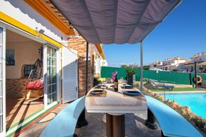 Outdoor dining - Mediterranean Villa "Calipso" with Wi-Fi, Terrace and Pool (Albufeira)