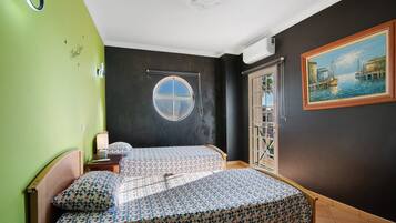 4 bedrooms, iron/ironing board, free WiFi, bed sheets