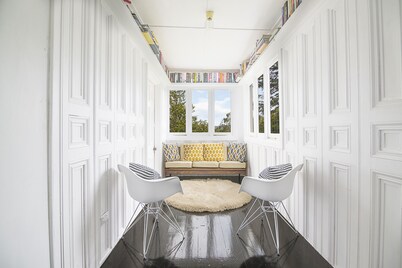 Offers a beautiful space for a family getaway or a romantic holiday for two.