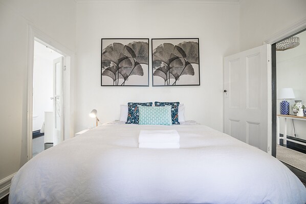 3 habitaciones, tabla de planchar con plancha y wifi gratis 