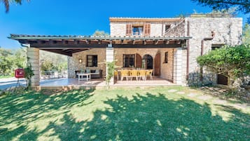 屋外ダイニングエリア