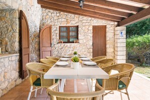 Outdoor dining