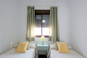 4 室のベッドルーム、アイロン / アイロン台、WiFi、ベッドシーツ