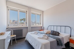 2 bedrooms, iron/ironing board, WiFi, bed sheets - Modern apartment with air conditioning and balcony; pets allowed (Otranto)