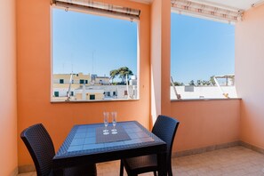 Outdoor dining - Modern apartment with air conditioning and balcony; pets allowed (Otranto)