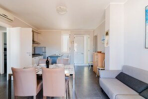TV - Modern apartment with air conditioning and balcony; pets allowed (Otranto)