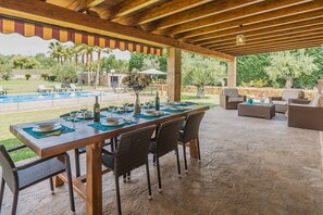 Outdoor dining - Finca Can Pedro for 8 persons near Ariany Mallorca (Ariany)