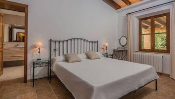 4 dormitorios, tabla de planchar con plancha, wifi gratis y ropa de cama