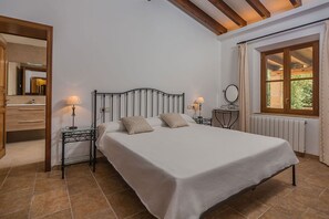 4 bedrooms, iron/ironing board, free WiFi, bed sheets - Finca Can Pedro for 8 persons near Ariany Mallorca (Ariany)