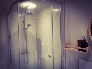 Deluxe kamer, 1 twee- of 2 eenpersoonsbedden, en-suite badkamer (Room 1 ) | Badkamer