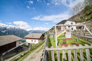 Children’s area - Cosy Apartment Cevedale on Mountain Farm with Terrace & Unique Farming Experiences. (Kastelbell-Tschars)