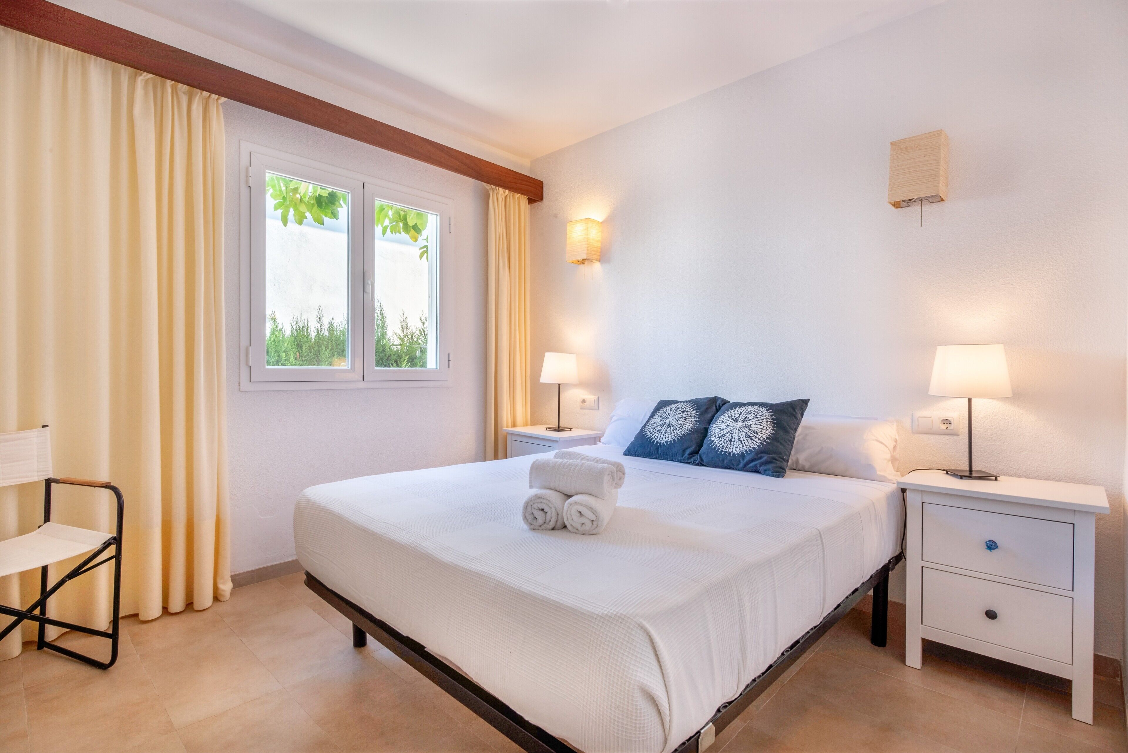 3 bedrooms, iron/ironing board, free WiFi, bed sheets