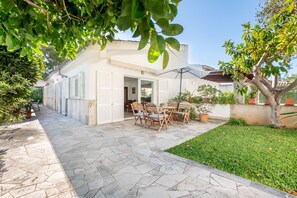 屋外ダイニングエリア