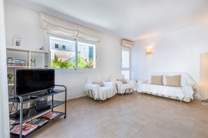 Fernseher, DVD-Player, Stereoanlage