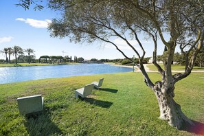 Property grounds - Cozy Holiday Home "Casa Costa Ballena Dahlia" near the Beach with Wi-Fi, Pool (Costa Ballena, Rota)