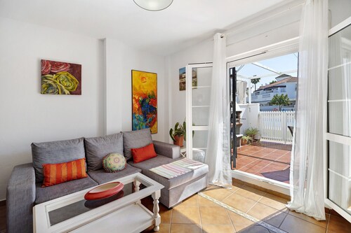 Cozy Holiday Home "Casa Costa Ballena Dahlia" near the Beach with Wi-Fi, Pool