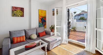 Cozy Holiday Home "Casa Costa Ballena Dahlia" near the Beach with Wi-Fi, Pool
