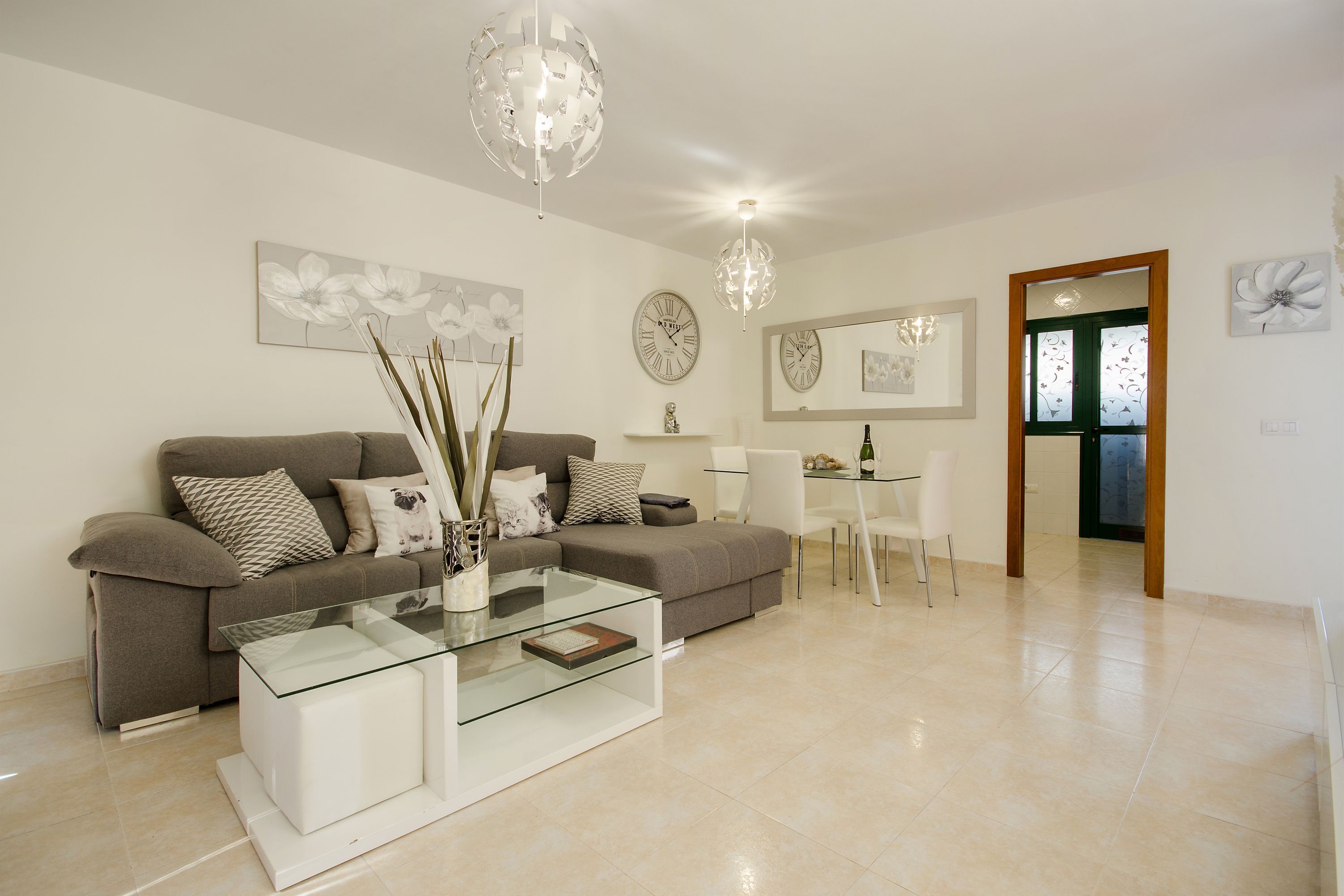 Télévision, chaîne hi-fi