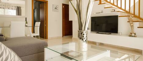 Télévision, chaîne hi-fi