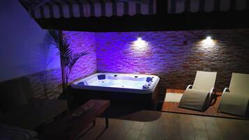 Indoor spa tub
