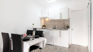 Fridge, microwave, stovetop, coffee/tea maker