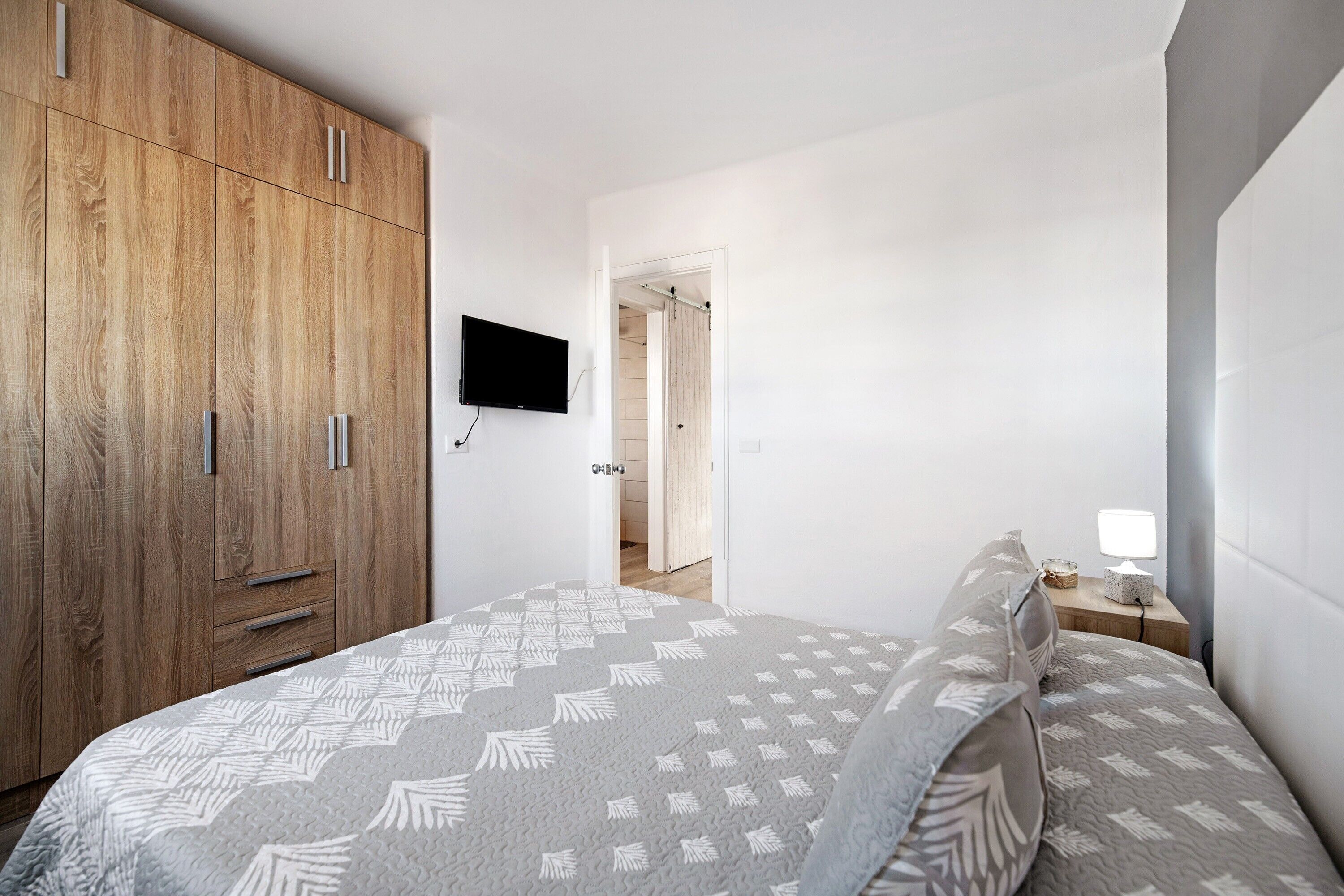 1 slaapkamer, een strijkplank/strijkijzer, gratis wifi, beddengoed